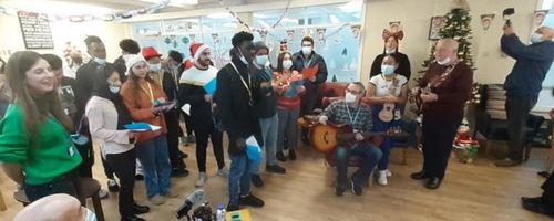 e band brings Christmas joy to Wirral people with dementia
